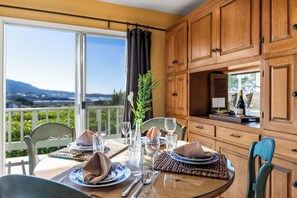 Living Dining Area, Ocean View