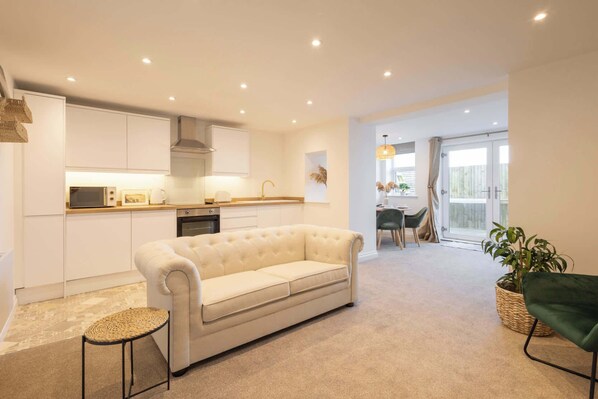 Apartment 1, King's Court, Scarborough - Host & Stay