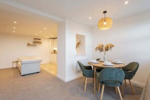 Apartment 1, King's Court, Scarborough - Host & Stay
