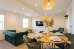 Apartment 5, King's Court, Scarborough - Host & Stay