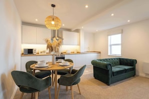 Apartment 5, King's Court, Scarborough - Host & Stay