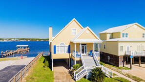 Southern Breeze is a Pet Friendly, 5br/3ba home that sleeps 16 guests
