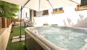 ClickSardegna Alghero centro Loft Hidden Garden per 8 persone con yacuzzi 