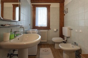 Main Bath Room