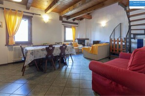 Living Room - Kitchenette - dining table - Sofa bed