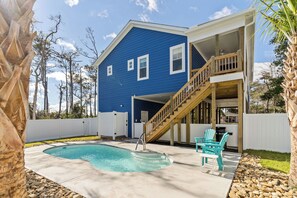 Exterior - Back / Pool Area