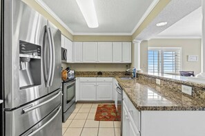 All modern appliances to make meal preparation a breeze.