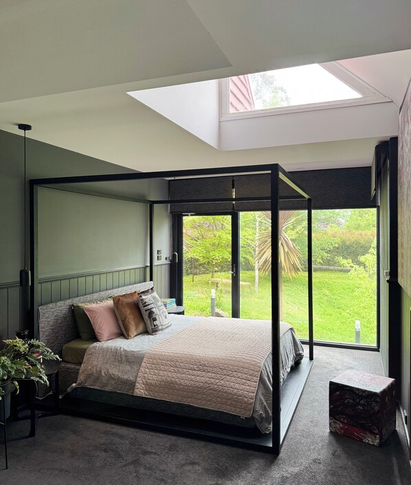 European Queen/King Bed