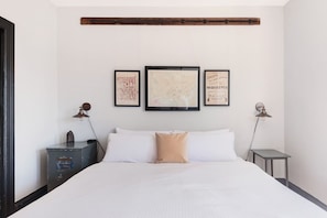 Upstairs en suite bedroom with california king memory foam bed