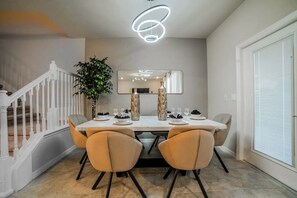 DINNING ROOM