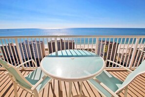 Morning coffee and/or layout on the sun loungers. It's your personal oasis!