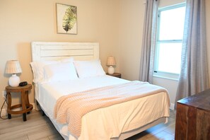 2nd bedroom queen memory foam, with views of Little Lagoon from 16th floor!
