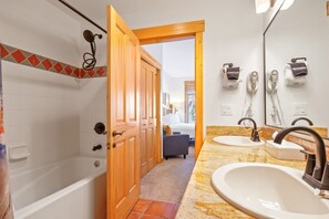 Indoors, Sink, Sink Faucet, Bathtub, Tub