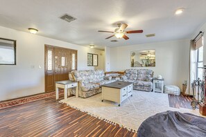 Living Room | Sleeper Sofa | Smart TV | Fireplace (Decorative Only) | Free WiFi
