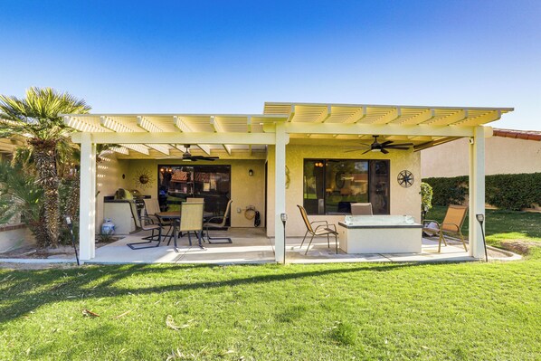 Palm Desert Vacation Rental | 2BR | 1BA | 1 Step Required | 900 Sq Ft