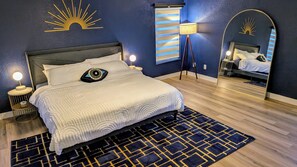 Bedroom 1: Master w Ensuite Bathroom