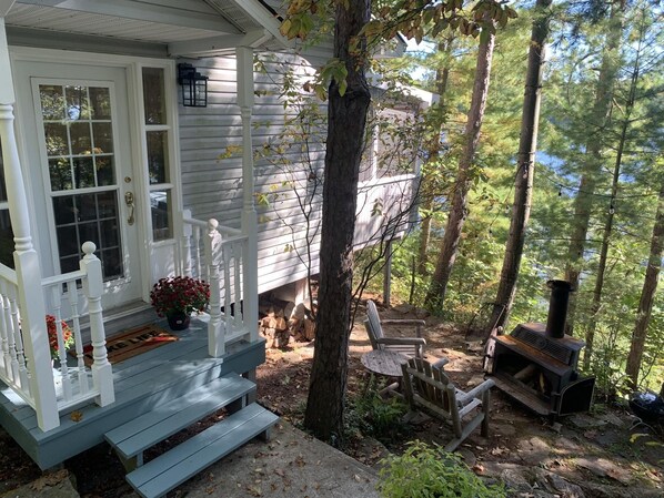 Private Lakeside Cottage