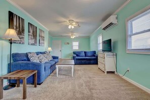 Relax in coastal luxury in the living room of our Soundview retreat. A welcoming space with seaside charm provides the ideal backdrop for beachside memories.
