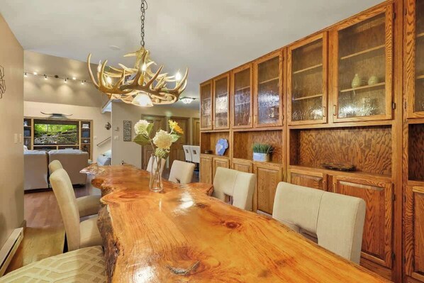 Our dining area, with ample seating for 9, invites you to savor moments in a cozy and inviting atmosphere.