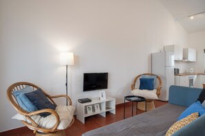 Livingroom with a TV 