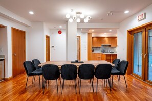 Dining area: Seats 12