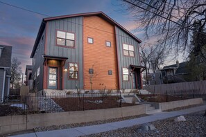 Brand NEW Build, 3 bedroom, 2.5 bathroom Downtown Duplex!