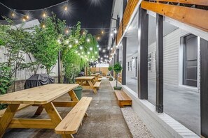 屋外ダイニングエリア