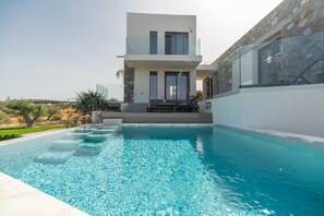 Building Exterior, Outdoor, Pool