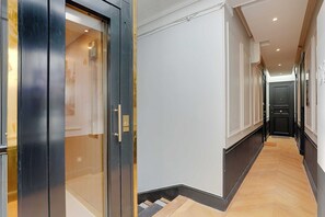 Entrance / Reception