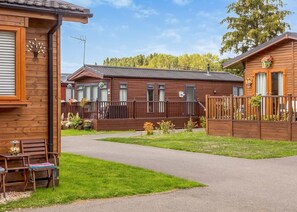 Roydon Marina Village, Roydon