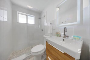 Private Bathroom: Shower