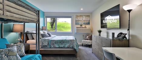 Charming studio condo in the heart of Killington, perfect for couples or small families, with a queen bed and twin-over-full futon bunk.