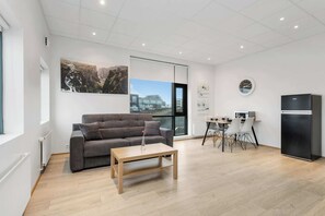 Living room & dining
