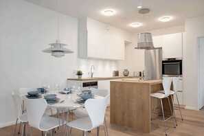 Kitchen & dining