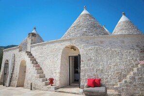 Main facade of the Trullo. 