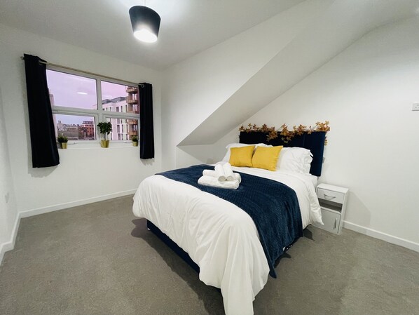 Spacious, Modern Master Bedroom with En-suite 
