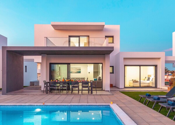 Perfect Stay W/ Pool, Games Area & Private Garden - Albufeira