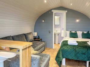 Living area | Coo Pod - Newton Of Inshewan Farm Pods, Forfar