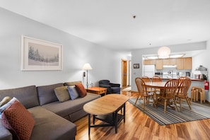 Home Decor, Furniture, Indoors, Living Room, Room