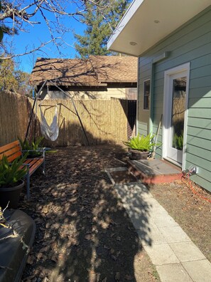 Studio’s semi-private yard (+/- 25’ x 10’)