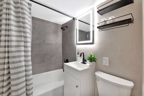 Full Size Bathroom