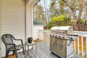 Deck | Gas Grill | Outdoor Seating