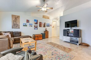 Living Room | Smart TV | Free WiFi | Central Heating & A/C