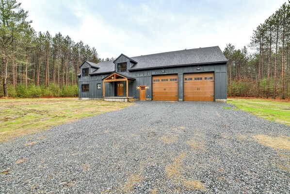 Greig Vacation Rental | 4BR | 2.5BA | 2,500 Sq Ft | Stairs Required