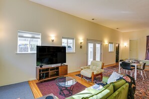 Living Room | Single-Story Home | Free WiFi | Central A/C & Heating