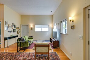 Living Room | Smart TV