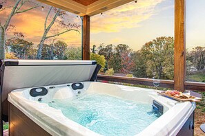 Enjoy the sunset from the hot tub!