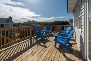 South Sun Deck - Top Level