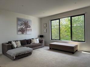 Lounge 1