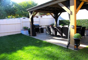 Outdoor Gazebo - Screened in dining